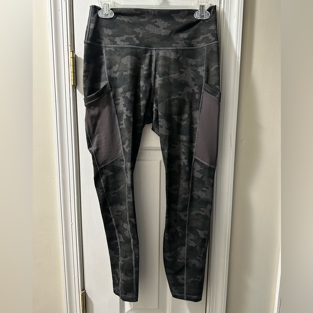 Fabletics medium camo print leggings